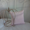 Coussin non déhoussable Petit coussin pour berceau dimensions 20 cms X 20 cms Tissu rose ,agrémenté de petites bulles de tissu appliqué cousues main dans les tons roses La face arrière du coussin est en vichy rose et blanc Tissu du coussin 100% coton  Conseil de lavage 30°