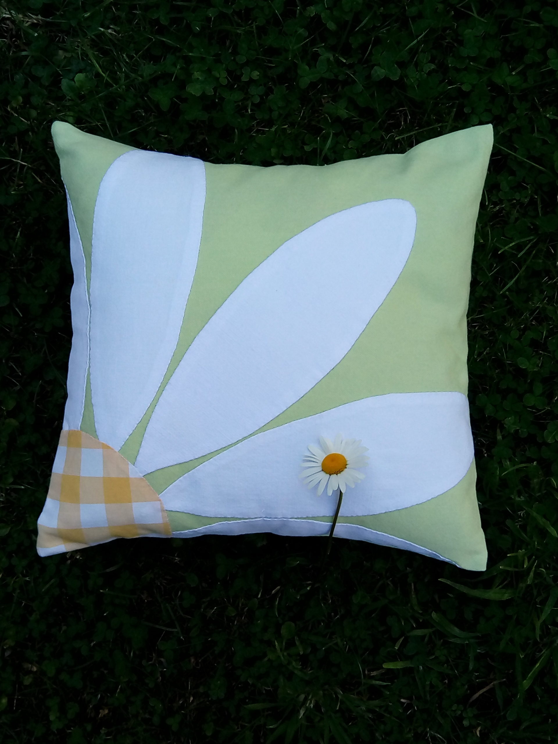 coussin marguerite 1 scaled